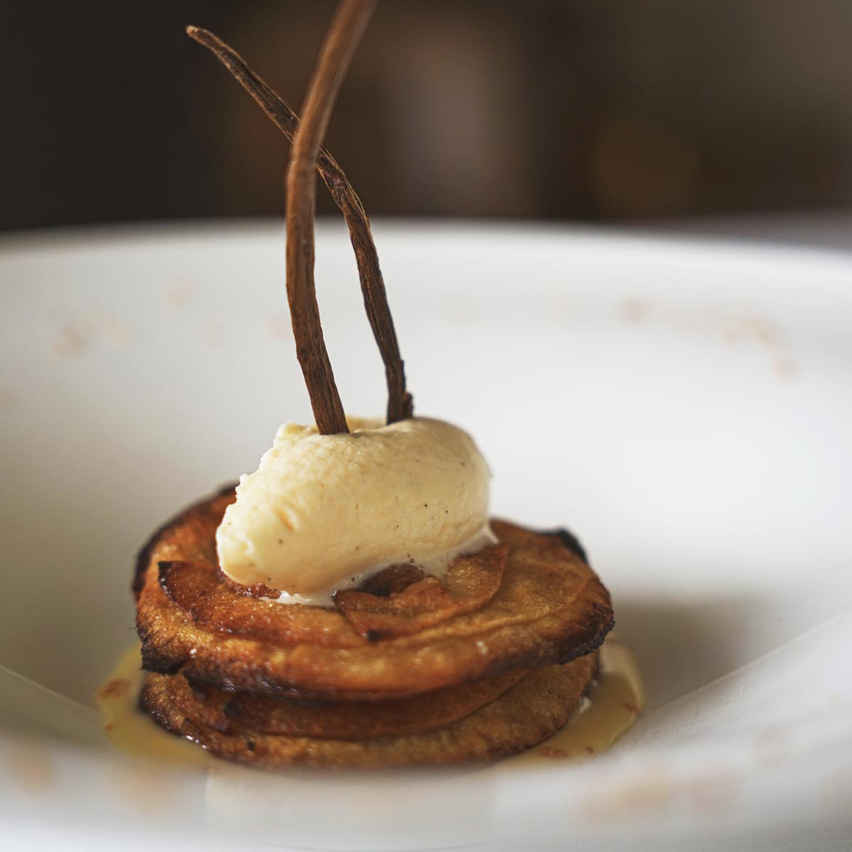 Restaurante Rekondo - 
 Tarta fina de manzana con helado de vainilla